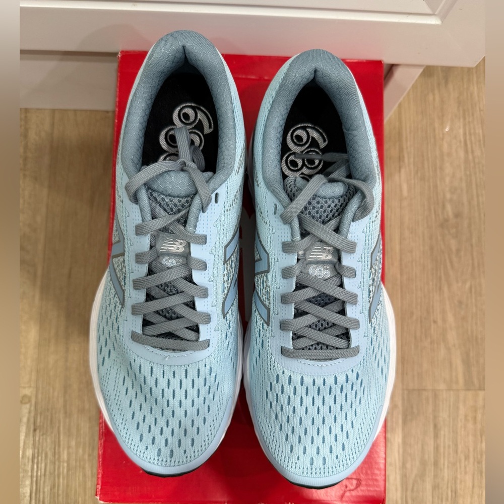 New balance running sneakers - Picture 3 of 8